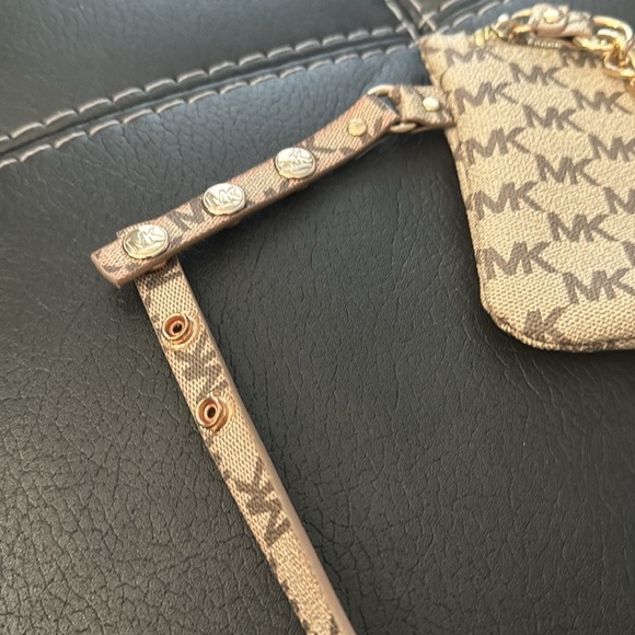 New Michael Kors Fanny pak/ beige chocolate - Picture 7 of 7